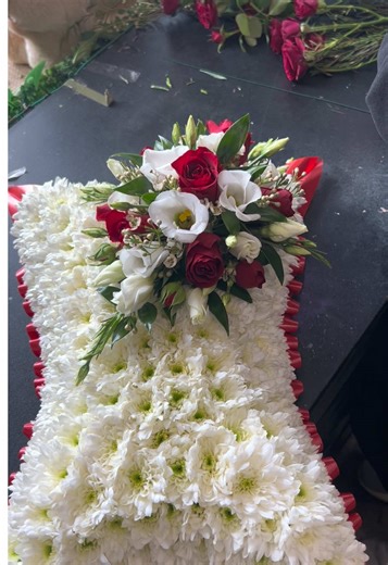Create a Beautiful Pillow Arrangement with Red Roses