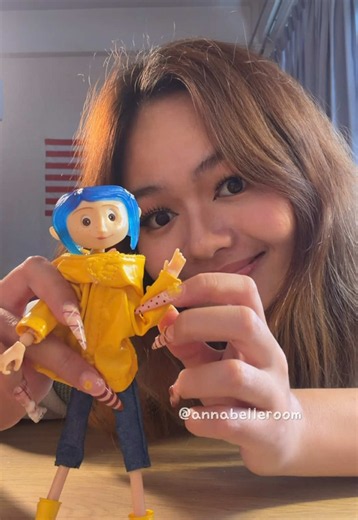 Coraline articulated figure unboxing — Yellow raincoat Coraline