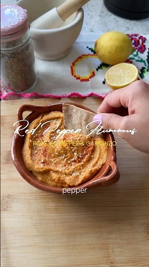 Homemade Red Pepper Hummus | Easy recipe without tahini