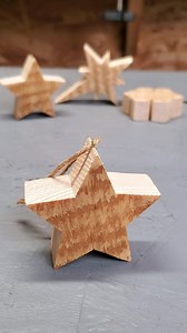 Cute little pallet wood ornaments! A perfect beginner-friendly project and a great way to use up scrap wood. Free patterns are available on Patreon at Savvy Builds. | Savvy Builds