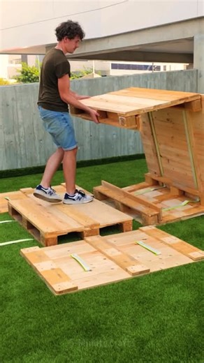 Construyó una pequeña casa de madera solo para su perro | Ideas en 5 minutos Niños