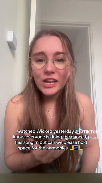 Exploring Elphaba's Harmonies in Wicked's 'What is This Feeling'