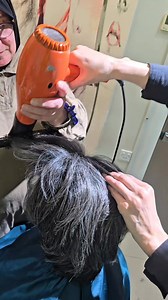 Xanıma nə qədər dedik gəlin üzünüzü də çəkək ki, bu cəsarətli xanımın gözəl simasını hər kəs görsün ☺️ Amma təəssüf ki, razı olmadı. Hər kəsin seçiminə hörmətlə yanaşırıq və ən azından bu cür də olsa çəkib paylaşmağa icazə verdiyi üçün minnətdarıq. Məhz bizə güvənib, o qədər yolu gəldiyi üçün isə xüsusi Təşəkkürlər ❤️ ✂️ Yazılmaq üçün ▪ 0773109292 ✂️ Xidmətlərimiz ▪ Gəlinlərin bəzədilməsi ▪ Ziyafət saçı və makiyajı ▪ Saç kəsimi və ukladka ▪ Saçın boyanması ▪ Botoks saç düzləşdirilməsi ▪ Düz saçı