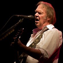 Neil Young Premieres Unreleased Version of ‘Powderfinger’