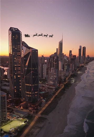 Santa Spotted Flying Over Gold Coast on Christmas Eve