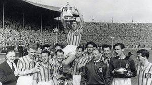 Peter McParland is celebrating his 86th birthday today! 🙌 He was the hero of our seventh FA Cup triumph back in 1957, with a brace against Manchester United in the final at Wembley. ⚽⚽ | Aston Villa FC