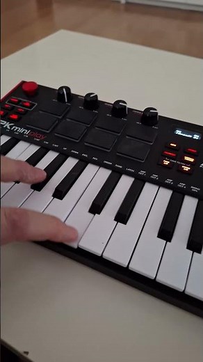 How it sounds? AKAI mpk mini play sound demo