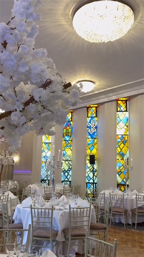 Step into grandeur at Castle Oaks House Hotel✨ From our iconic staircase to the elegant Stradbally Suite, featuring unique stained glass windows and picturesque garden views. 📸 @thecontentclub.ie | Castle Oaks House Hotel