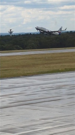 2026-06-10 TC-SNN B737-800 Sun Express ICAO-Code EDDC Dresden XQ 299Runway 22 Taxiway M H D