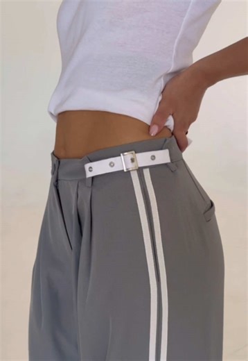⭐️ MINI BELT HACK ⭐️ Use it to cinch in your jeans or pants by looping it through the back, front or side belt loops for a perfect fit (and to take your pants from low rise to high waisted) - or wear it purely as a chic styling detail!