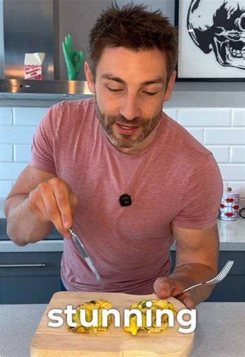 Here is how to make healthy and high protein egg muffins. Ingredients - 1 egg per muffin - mixture of vegetables - 180c for 12 minutes App - @Kalo