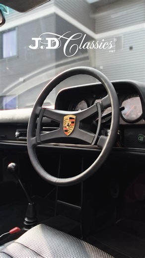 Today Julia shows off our very rare ‘1971 Porsche 914-4 RHD’, with a unique history. Originally from the USA, this model was sent to Australia where it was converted to right-hand drive using authentic Crayford parts, which was confirmed on a recent visit by Barry Priestman from the Crayford Club UK, who saw a RHD 914-4 for the very first time! A true unicorn 🦄 Exterior: The exterior of the car is finished in a striking Aubergine Pearl colour, which is in fair condition for its age. The 14-inch