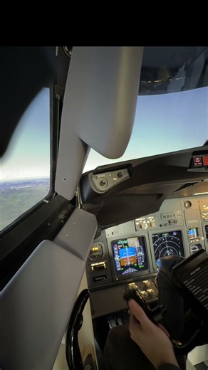 Boeing 737NG landing Schiphol RWY 22 @ SimFlying #shorts