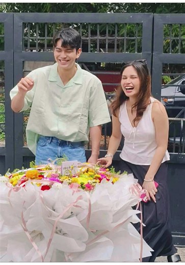 Thumbelina Bouquet: Fresh Flower Delivery Service