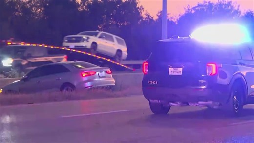 1 person dead after two vehicles crash into stalled car on I-10 in San Antonio, officials say