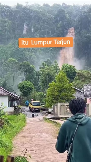 Suara Hujan dan Musik Buze Man