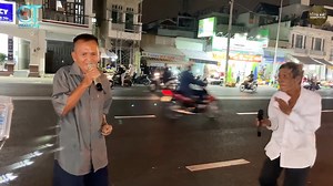 651K views · 19K reactions | 2 cụ ông hát nhạc remix náo loạn cả khu phố Cr: Tiếng Hát Rong | Tin Tức Sao Nhí | Facebook