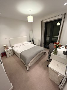 En-suite, spacious double bedroom in Spitalfields