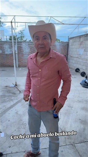 Caché a mi abuelo bailando | el abuelo