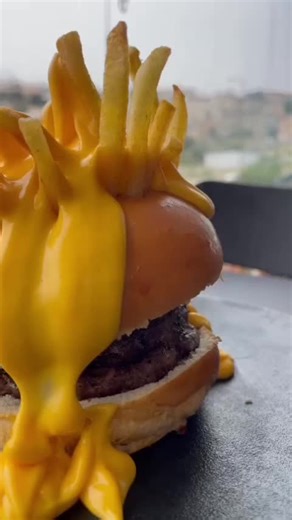 Crazy Burger 🤯😤#burger #foryou #cheese #lovestory #foodtiktok #eating #maghar