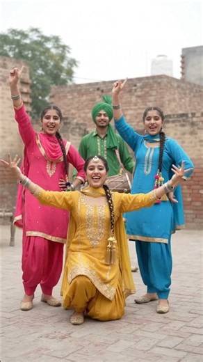 Bhangra Performance😍🩰 dumka #bhangra #dhol #punjabi #dance