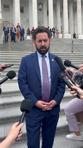 “I think it’s fucking disgusting.” @RepMikeLawler gives his take on being accosted at the Tune Inn by Sen. Rand Paul’s son, who he said went on a ten minute antisemitic “diatribe” and gave him the middle finger on his way out: