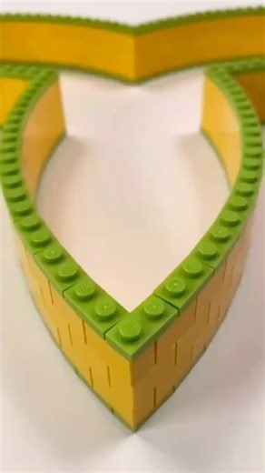 Brick Bending on Instagram: "A shape you’ve never seen in LEGO. Originally named the 3pt curve, but renamed to ‘Trillium’. Thank you @ryanderushe For more, links in bio: - Come join our free community on Patreon - Own a piece of original LEGO art - Build a design yourself with a Brick Bending kit #brickbending #geometricart #legoart"