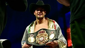 Zurdo Ramírez se convierte el primer mexicano campeón mundial de peso Crucero