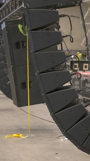 A glimpse behind the scenes during the set-up of last month’s ITB Berlin, where TSE AG installed a 180-degree #dbSoundscape system for the gala opening event. #dbRiggedAndReady Stay tuned, more to come.... | d&b audiotechnik