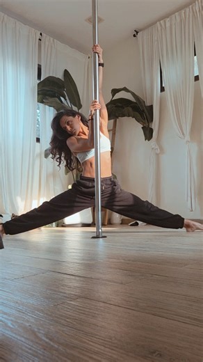 Joanna Michelle | Movement Artist & Coach on Instagram: "Fluid Floorwork - Spins & Rolls - Playing around with my favourite skills, slinky floorwork and just slithering around 🐍 🫶 Have you tried floorwork, on or off the pole ? What kind of challenges do you face with floorwork or shoulder rolls ? I can shoot some simple tutorials and drills to help 😻 Wearing : @csb @superdryindia"