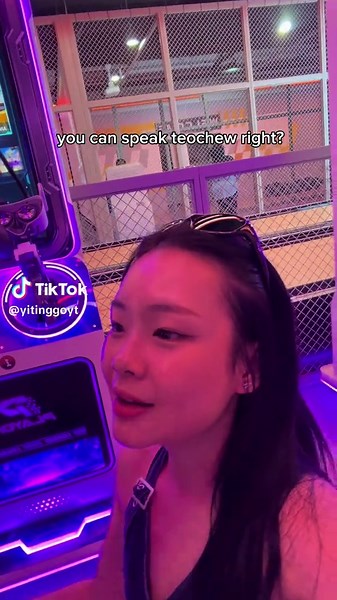 Teaching Hokkien: first-time aunt teaches nephews Hokkien