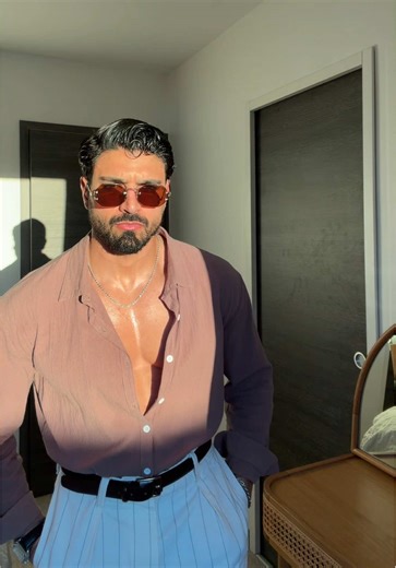 Disfruta de una Piña Colada Perfecta al Atardecer