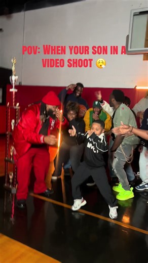 When your son in a video shoot and really out here working 😮‍🔥 Rowdy is out now by @Broadway Q & @Odezy da Beast🔥 Go stream that! 😮‍💨😮‍💨 #Rowdy #fyp #foryoupage #videovibes