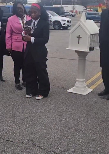 I’m truly thankful for this amazing young leader who stepped up and prepared a powerful poem as we honored and celebrated the legacy of those we’ve lost. To see the next generation use their voice to bring healing, remembrance, and love into the room meant everything. That’s how we keep their names alive. That’s how we turn pain into purpose. Proud of you. Grateful for you. And grateful that our legacy continues through our youth. 🕊️✨ #GiveBack2DaBlock #LegacyLivesOn #HealingThroughArt | Darrel