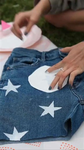 Cut up a pair of thrifted jeans ✂️👖🌟