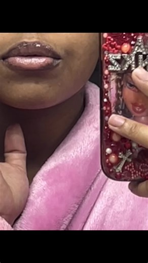 Our pink frosting with brown lip liner 🎀🍬 would you wear this combo? #lips #lipgloss #lipglossbusiness #cleargloss #candy