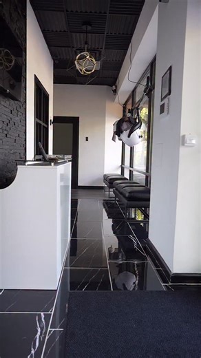 ATL HAIR & LOCS on Instagram: "Suite Dreams ✨ . . ONLY 3 Salon Suites left for 2026 👀🙌🏽 Via link in bio representative will reach out within 48hrs to secure your suite Suite prices range from $200 weekly + What makes DBB studios different * •offer credit repair to tentants • free WiFi •over 50 parking spaces in area • free marketing ebooks to tenants • Valet trash • Valet towels • keyless entry •directory system (included lead generator for walkins) & much more !!!! #atlsalonsuites #loctips #