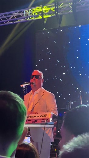 I niko neće znati šta je snama bilo Zašto ti srce pati A ja ću da pijem Ja ću da živim ovaj život svoj. #sasamatic #balkanforyou #balkanmusic #konzert @big.koncerti @Saša Matić