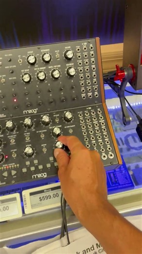 #bh #musicproducer #coolstore #electronicmusic #electronic #electronics #Manhattan #nyc #newyorkcity