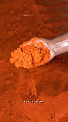 Red chilli powder is prepared in minutes with this machine #factory #satisfying #process