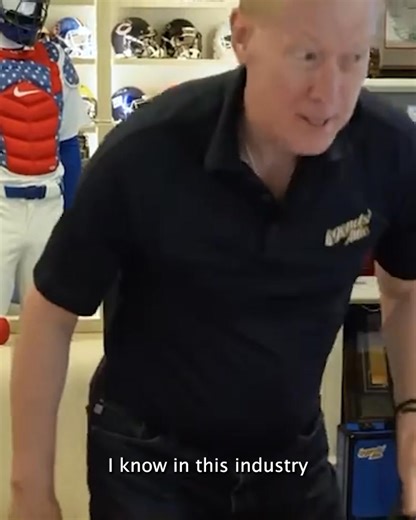 🚨BOUNTY ALERT 🚨 Legendary pitcher Orel Hershiser is offering the ultimate Dodger experience to whoever finds his 1/1 Superfractor autograph from 2025 Topps Chrome. Find it and tag him, he’s ready to make a deal 🤝 | Topps