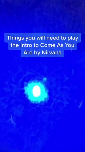 Dun dun dun dun, din dun din dun dun doon dun din dun dun, dinnn #foryoupage#guitar#tiktoktraditions#foryou#instument#lesson#guitarriff#Nirvana#pedal