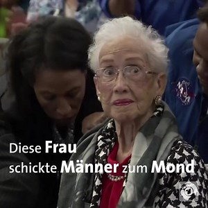 Als Neil Amstrong 1969 als erster Mensch einen Fuß auf den Mond setzte, hatte Katherine Johnson zuvor die genaue Flugbahn für die Mission von Apollo 11 berechnet. Gestern ist sie mit 101 Jahren gestorben. | tagesschau
