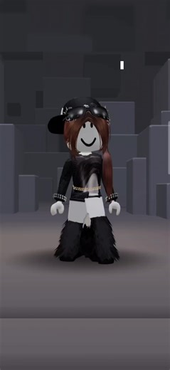 מעצבת סקין עם דברים שאני מתחרטת שקניתי #4u #help #roni #roblox #trend