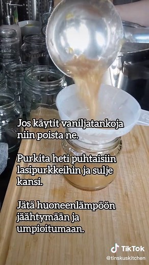 Aivan ihana vaniljainen raparperihillo 😋❤️ Purkita alkukesän maut talteen 😘#raparperi #vaniljainenraparperihillo #raparperihillo #säilöntä #canning#dansukker #droetker#tinskunkeittiössä #fyp #foryoupage #näinteet #fooftiktok #vinkki #resepti