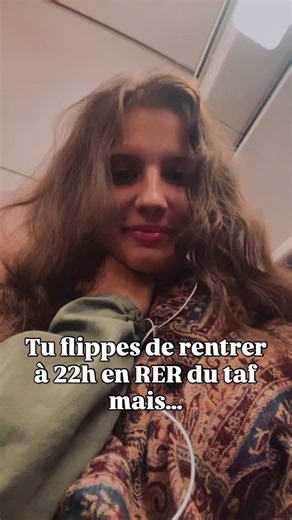 Eléa Nora 🌚 on Instagram: "Cette semaine, j’ai dû rentrer à 22h en RER. Et franchement… j’étais pas tranquille. Tu connais cette sensation : ton cœur un peu serré, tes écouteurs que tu enlèves, ta clé entre les doigts « au cas où ». Et puis, en montant dans le train, j’ai remarqué que le wagon était rempli exclusivement de femmes. Pas un seul homme. Et là, instantanément, j’ai respiré. J’ai baissé ma garde. J’ai arrêté de surveiller chaque regard, chaque mouvement. Je me suis sentie en sécurité