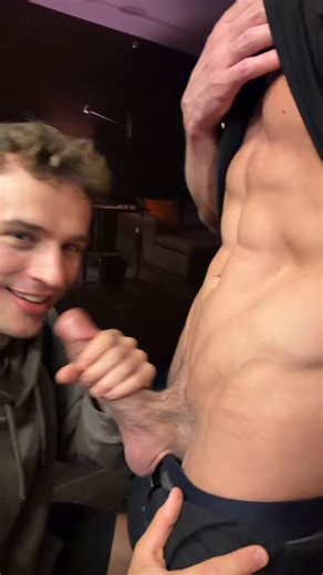 RT @laneXcolten: Every chance we get 🤤 @SamHolister