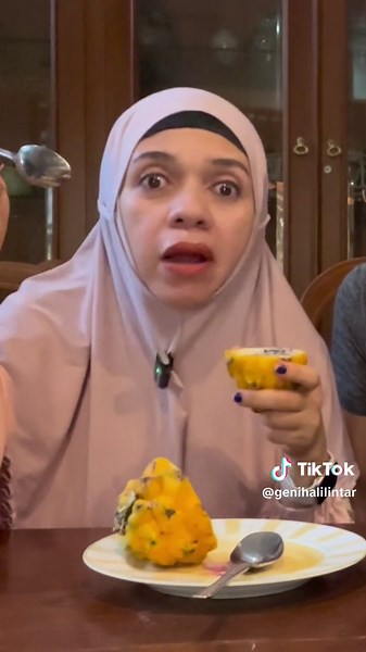 Review Buah Naga Kuning Termahal: Rasakan Kelezatannya!