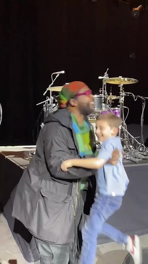 Replying to @Andrea Esperão Time for payback!! Since @Questo completely shocked Miles last year (with a Pocket Kit! did you see the video?), Miles was determined to get him back. So when The Roots just came to Chicago, Miles got his chance! To top it off, Miles essentially got a private @TheRoots performance (being the only one there for soundcheck)… Followed by the real concert from backstage! What a lucky kid!! Full disclosure / backstory: So Miles had this super elaborate plan to surprise Que