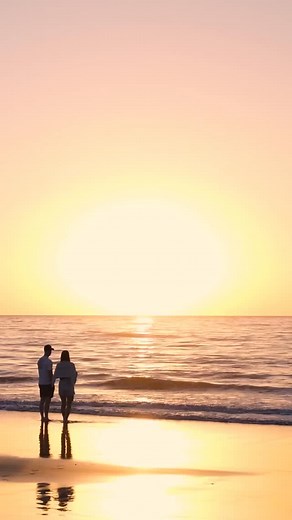 The beach in fall is pure magic. 🍂🌊 Cool breezes, warm sunsets, and miles of quiet shoreline waiting for you. ✨ Discover your fall getaway: https://gulfshoresbeachlife.com #GulfShores #BeachLife #FallVacation #BeachGetaway #OceanViews | Gulf Shores Beach Life